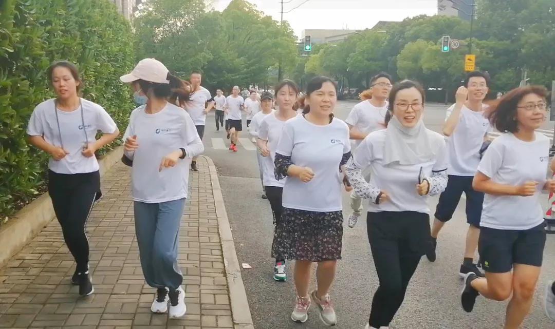 “跑出健康，绽放活力”城地香江开启跑团征程